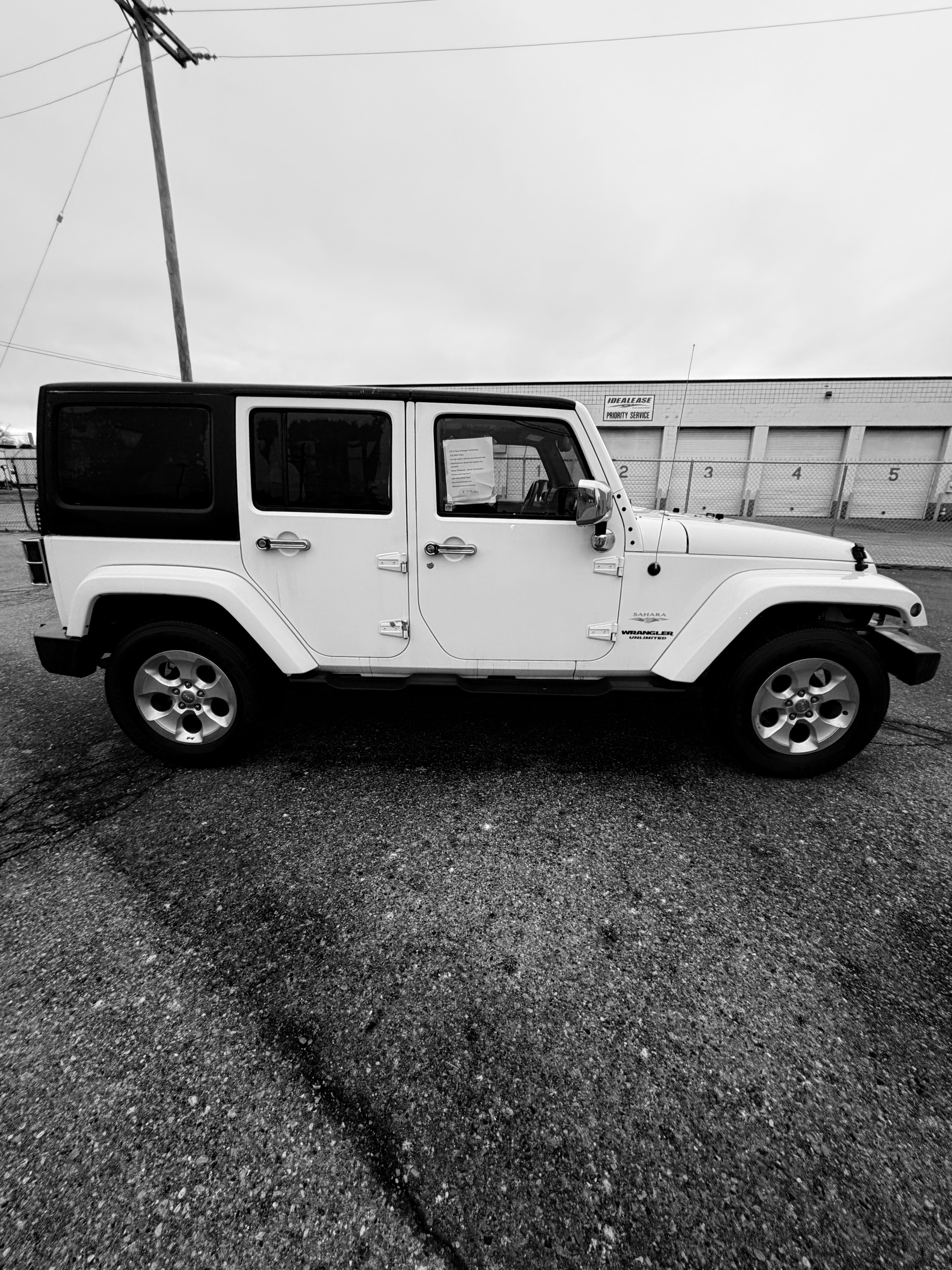 Used 2013 Jeep Wrangler Unlimited Sahara w/ Dual Top Group AWD/4WD image 5