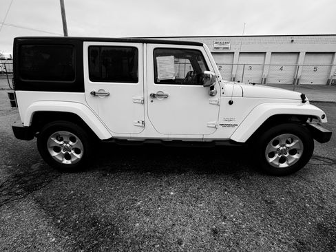 Used 2013 Jeep Wrangler Unlimited Sahara w/ Dual Top Group image 5