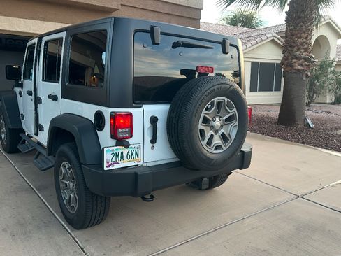 Used 2016 Jeep Wrangler Unlimited Rubicon w/ Connectivity Group image 8