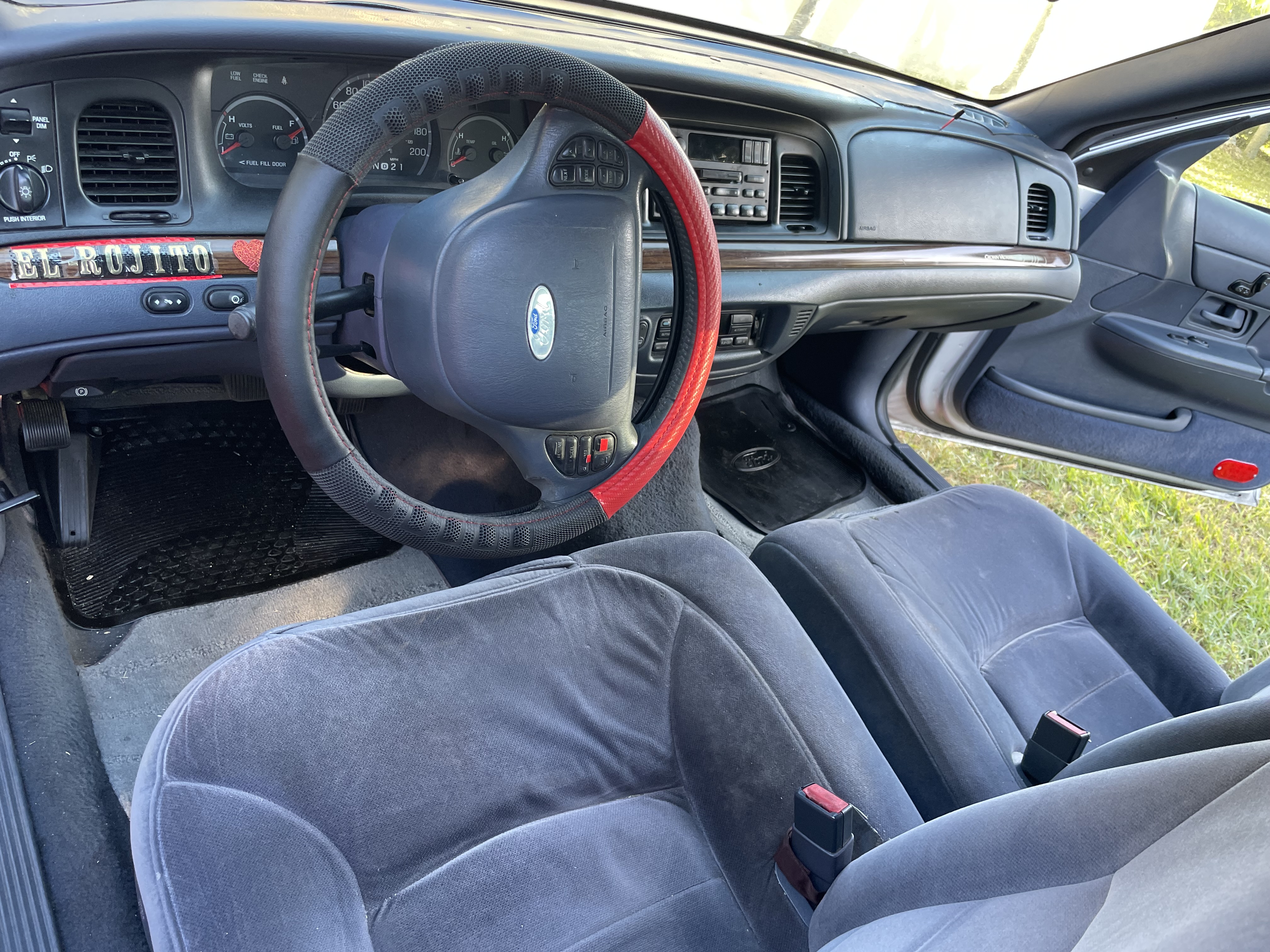 Used 2002 Ford Crown Victoria LX RWD image 8