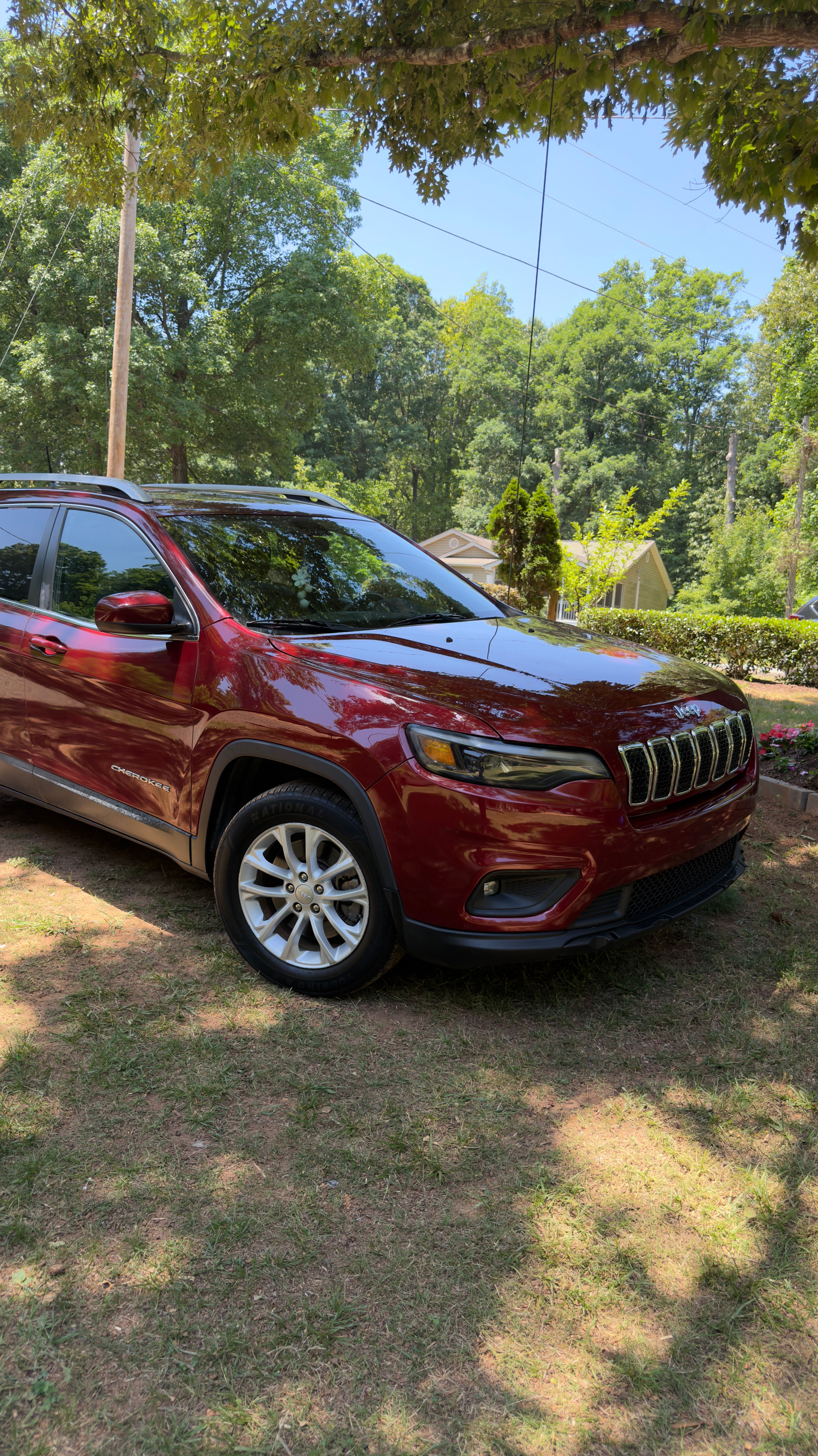 Used 2019 Jeep Cherokee Latitude w/ Popular Appearance Group FWD image 2