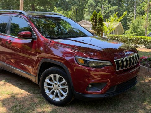 Used 2019 Jeep Cherokee Latitude w/ Popular Appearance Group FWD image 2