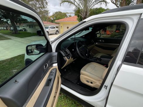 Used 2016 Ford Explorer FWD image 9