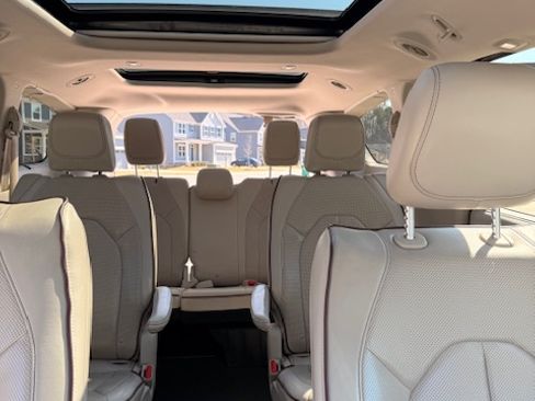 Used 2017 Chrysler Pacifica Limited w/ Advanced Safetytec Group image 23