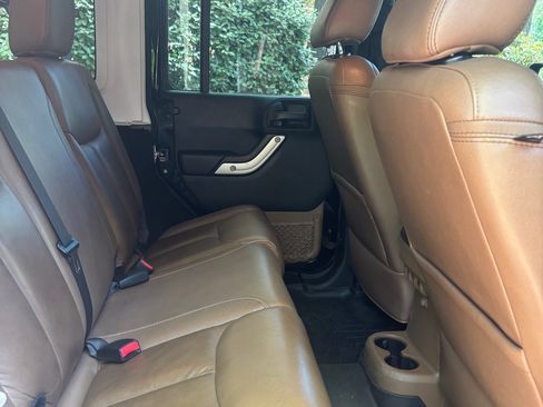 Used 2014 Jeep Wrangler Unlimited Sahara w/ Dual Top Group image 9