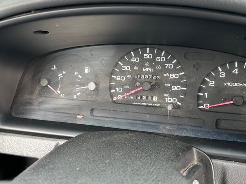 Used 1997 Nissan Pickup 2WD King Cab image 4