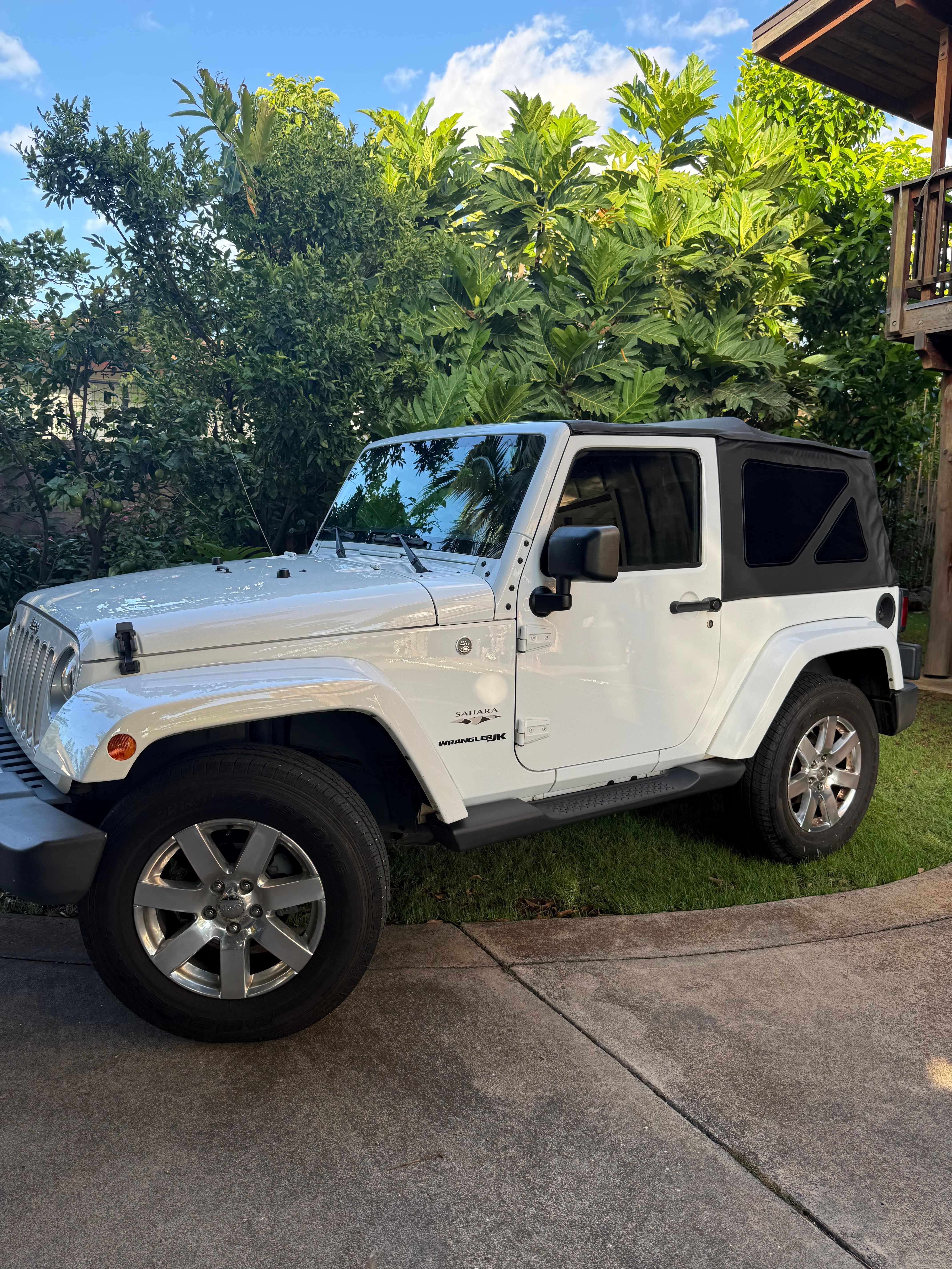 Used 2018 Jeep Wrangler Sahara w/ Dual Top Group AWD/4WD image 2