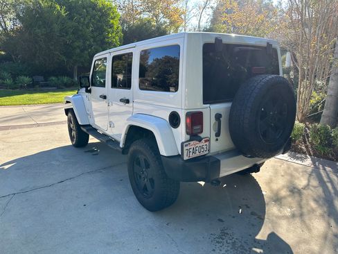 Used 2012 Jeep Wrangler Unlimited Sahara image 4