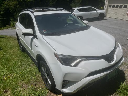Used 2016 Toyota RAV4 XLE AWD/4WD image 1