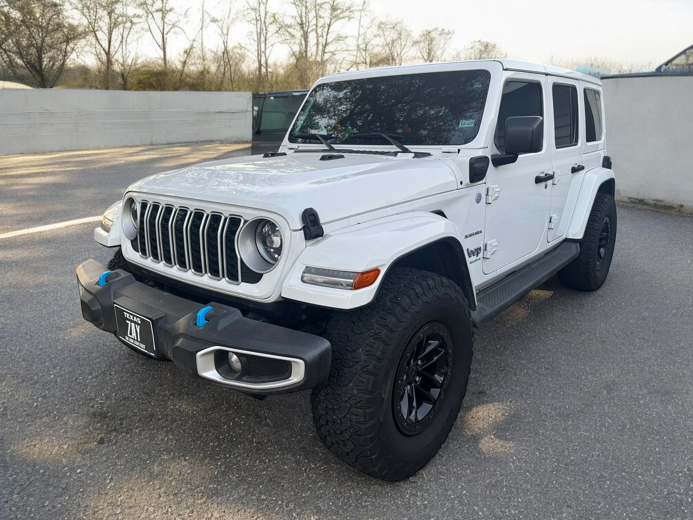 Used 2024 Jeep Wrangler Unlimited Sahara w/ Technology Group AWD/4WD image 2