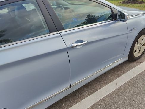 Used 2012 Hyundai Sonata Hybrid w/ Leather Pkg image 11