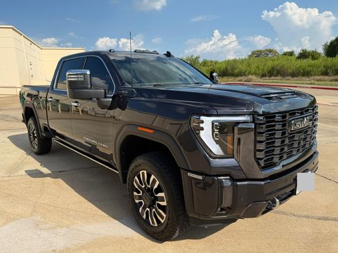 Used 2024 GMC Sierra 2500 Denali Ultimate image 8
