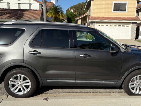 Used 2017 Ford Explorer XLT w/ Equipment Group 201A image 6