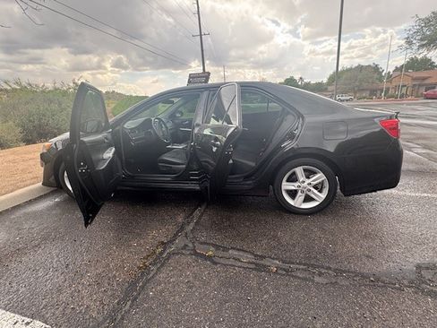 Used 2014 Toyota Camry SE w/ Moonroof Package image 6