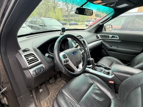 Used 2015 Ford Explorer XLT w/ Equipment Group 202B AWD/4WD image 2