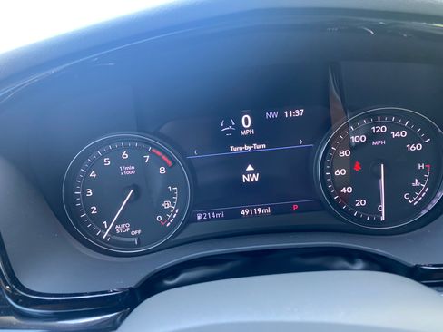 Used 2022 Cadillac XT6 Premium Luxury w/ Technology Package FWD image 6