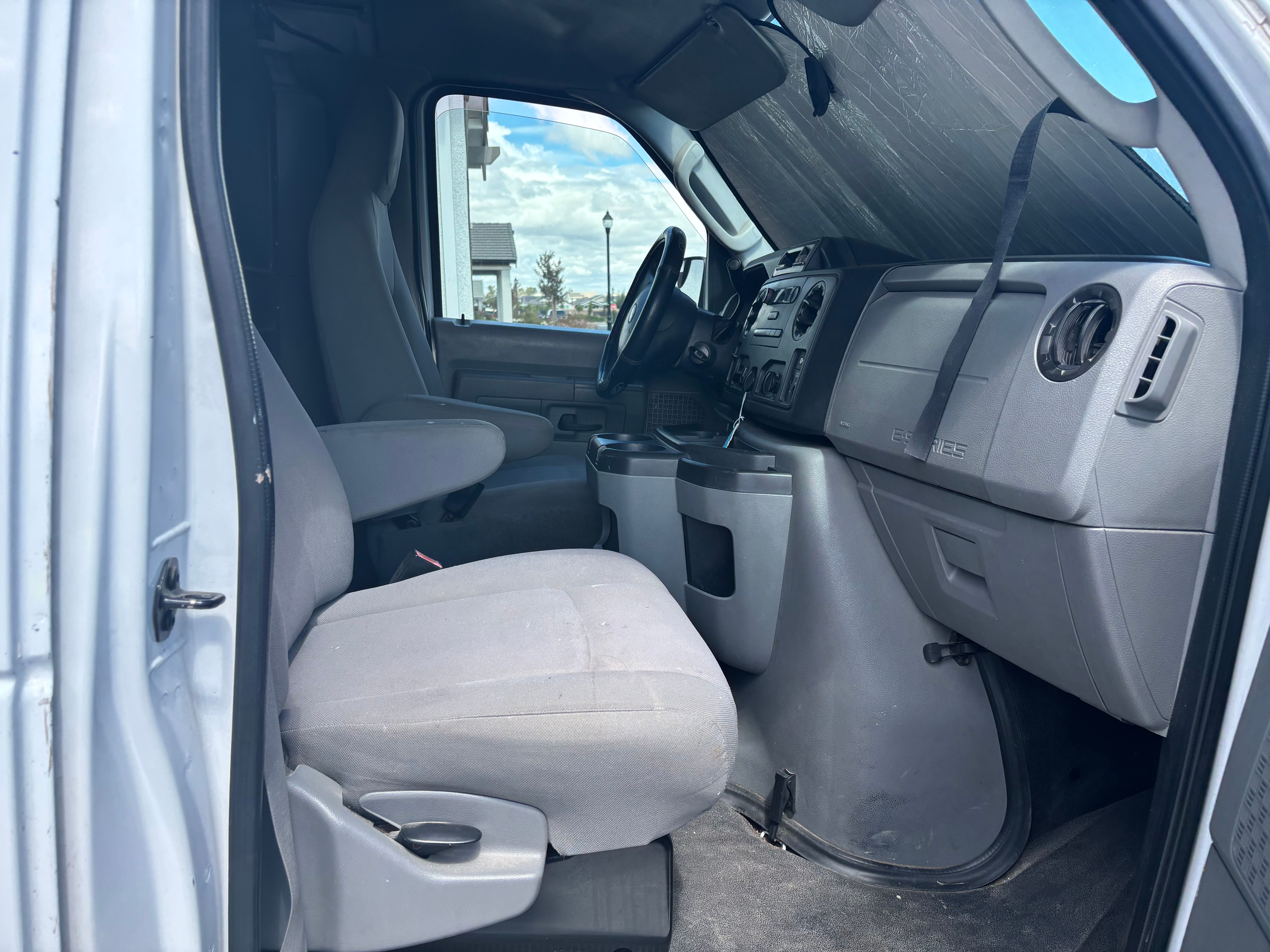 Used 2014 Ford E-250 and Econoline 250 RWD image 8