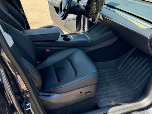 Used 2022 Tesla Model Y Performance image 15