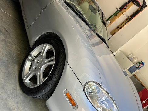 Used 2004 MAZDA MX-5 Miata LS image 4