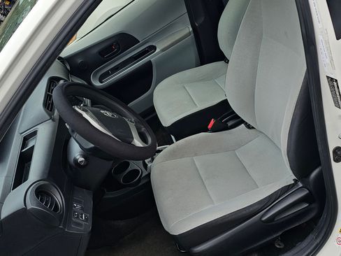 Used 2014 Toyota Prius C One image 14