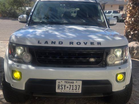 Used 2016 Land Rover LR4 HSE Silver Edition image 2