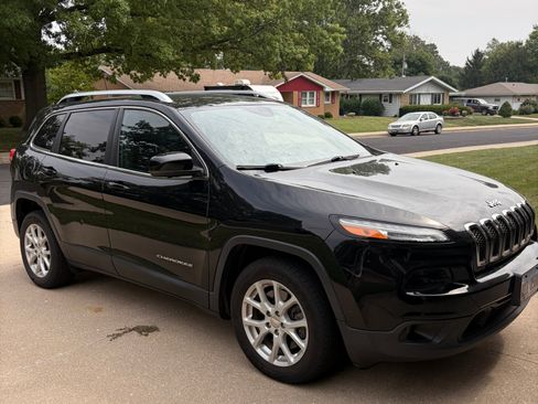 Used 2017 Jeep Cherokee Latitude w/ Safety/Convenience Group FWD image 5