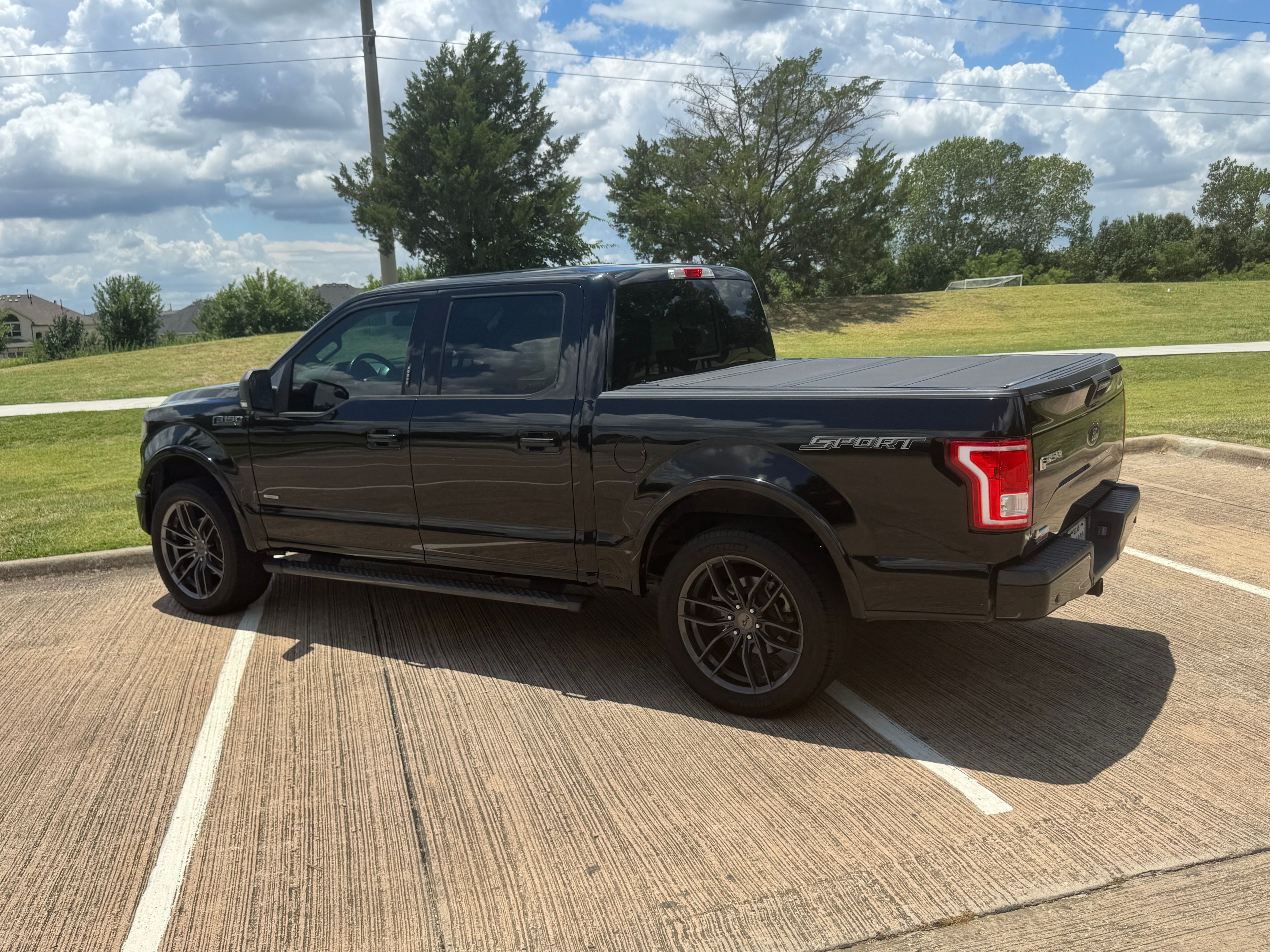 Used 2017 Ford F150 XLT w/ Equipment Group 302A Luxury RWD image 11