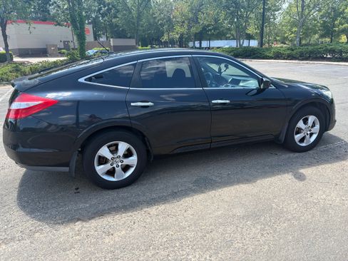 Used 2011 Honda Crosstour EX image 2