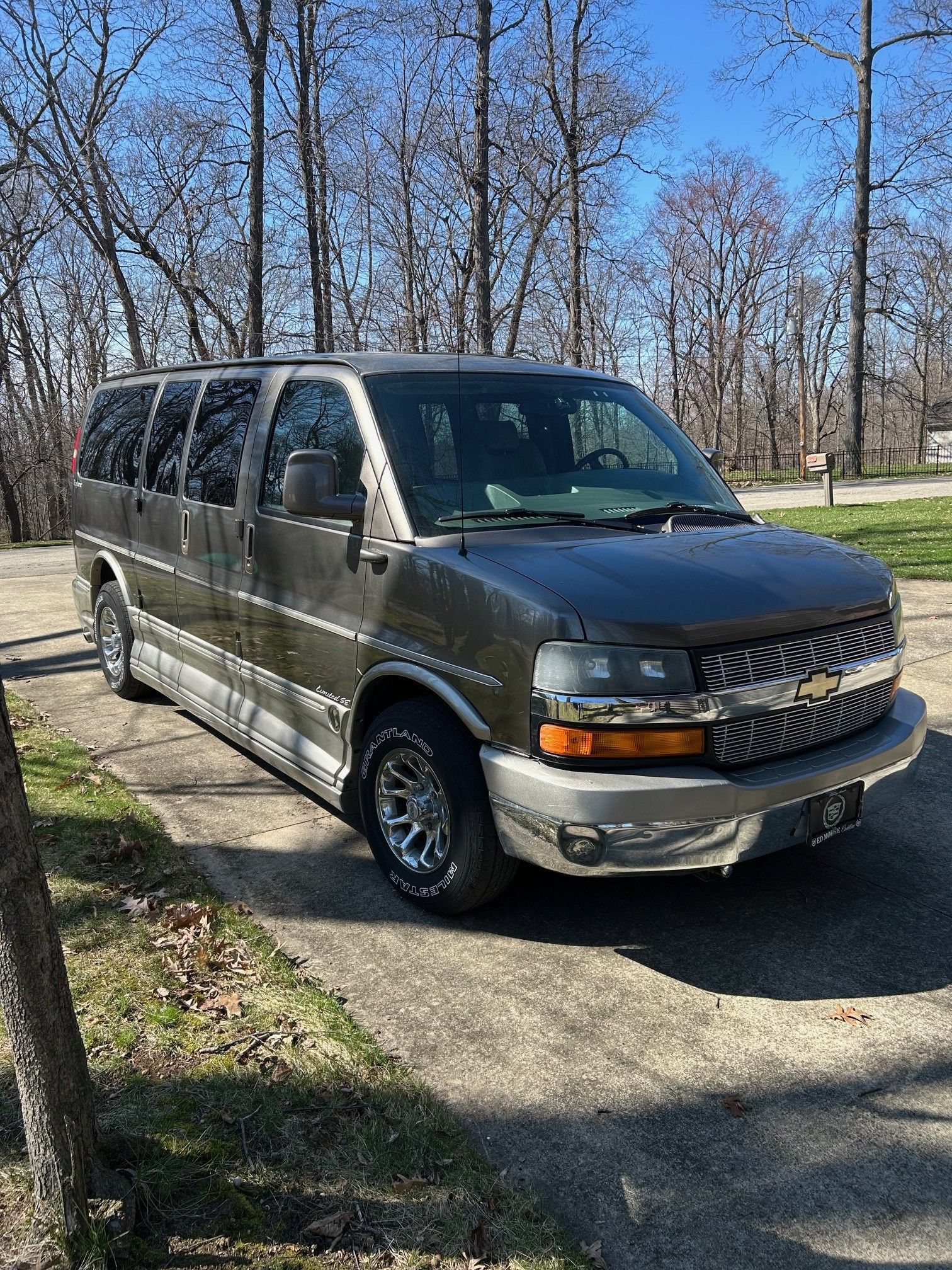 Used 2006 Chevrolet Express 1500 w/ Preferred Equipment Group RWD image 2