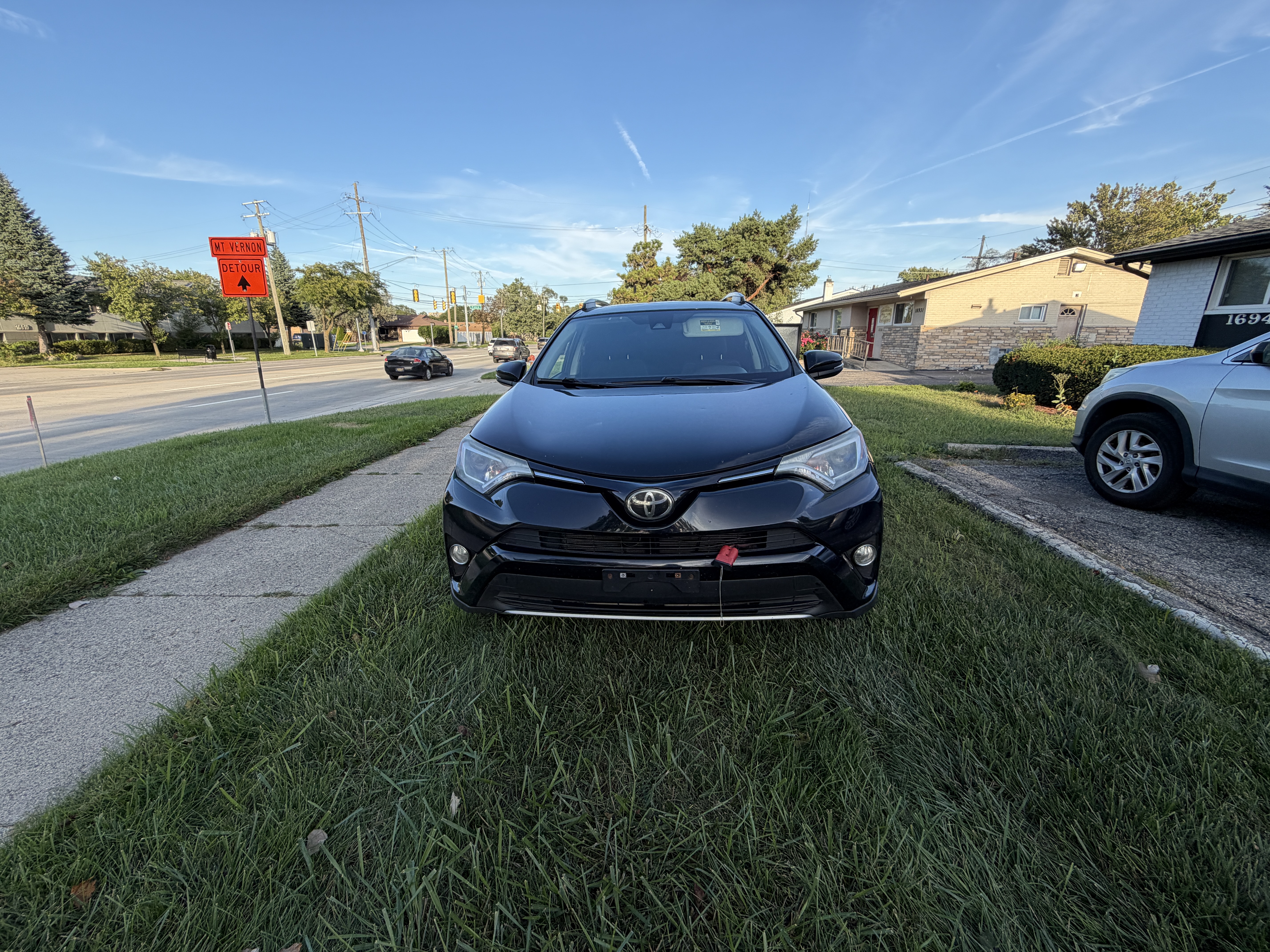 Used 2018 Toyota RAV4 XLE w/ Plus Extra Value Package AWD/4WD image 2