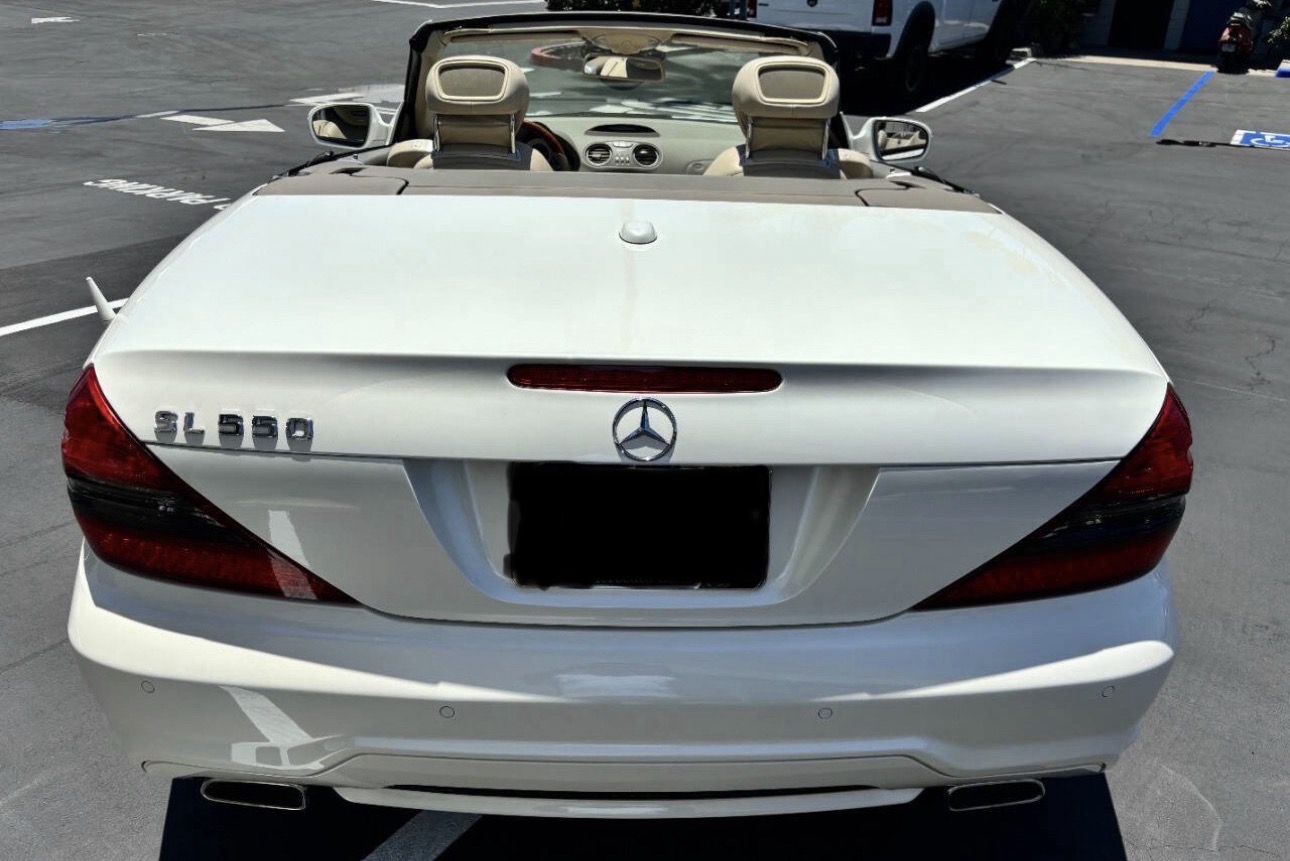 Used 2011 Mercedes-Benz SL 550 image 24