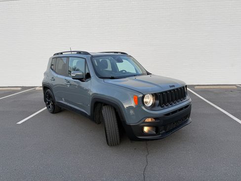 Used 2018 Jeep Renegade Altitude w/ Popular Equipment Group image 1