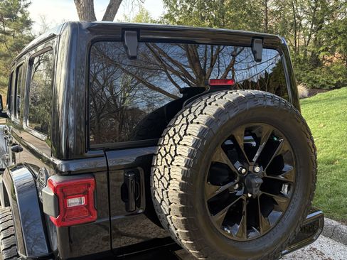 Used 2023 Jeep Wrangler Unlimited Sahara image 18