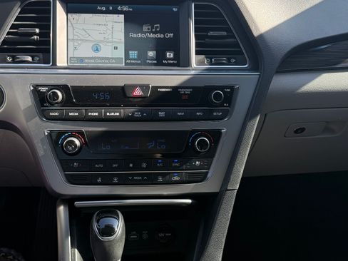 Used 2015 Hyundai Sonata Limited w/ Option Group 05 FWD image 9