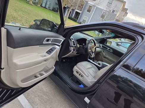 Used 2014 Ford Explorer XLT w/ Equipment Group 202A image 17