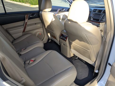 Used 2013 Toyota Highlander Limited image 9