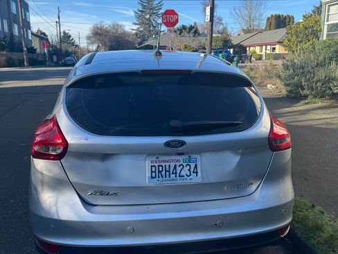 Used 2016 Ford Focus Titanium image 2