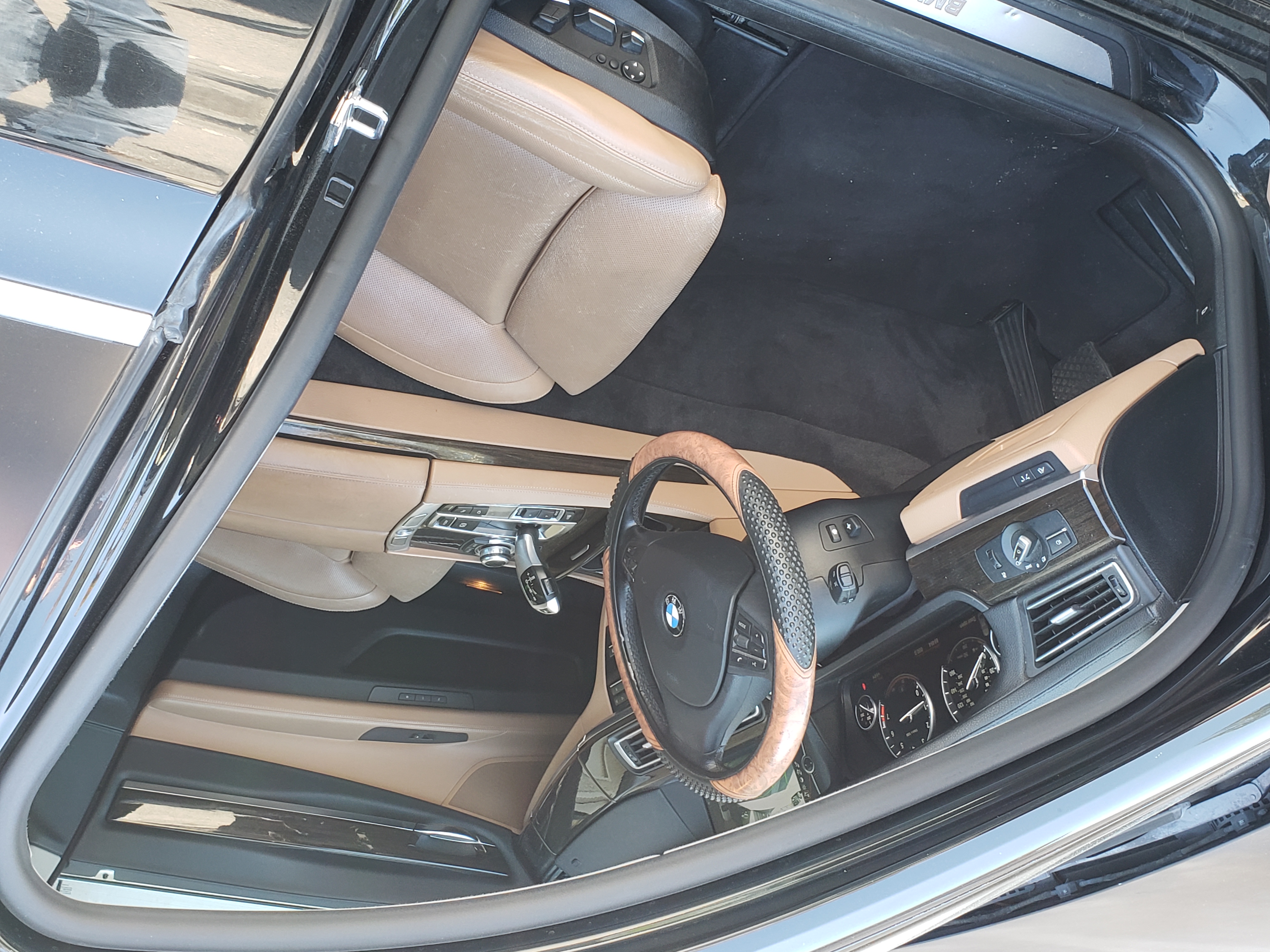 Used 2009 BMW 750i RWD image 4