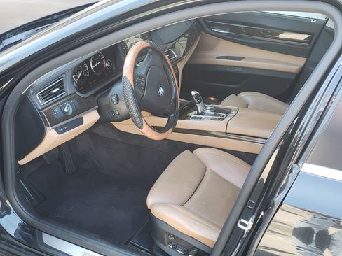Used 2009 BMW 750i image 4