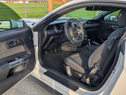 Used 2017 Ford Mustang Coupe image 13