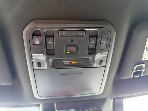 Used 2025 Toyota Tundra Platinum w/ Tow Tech Package AWD/4WD image 9