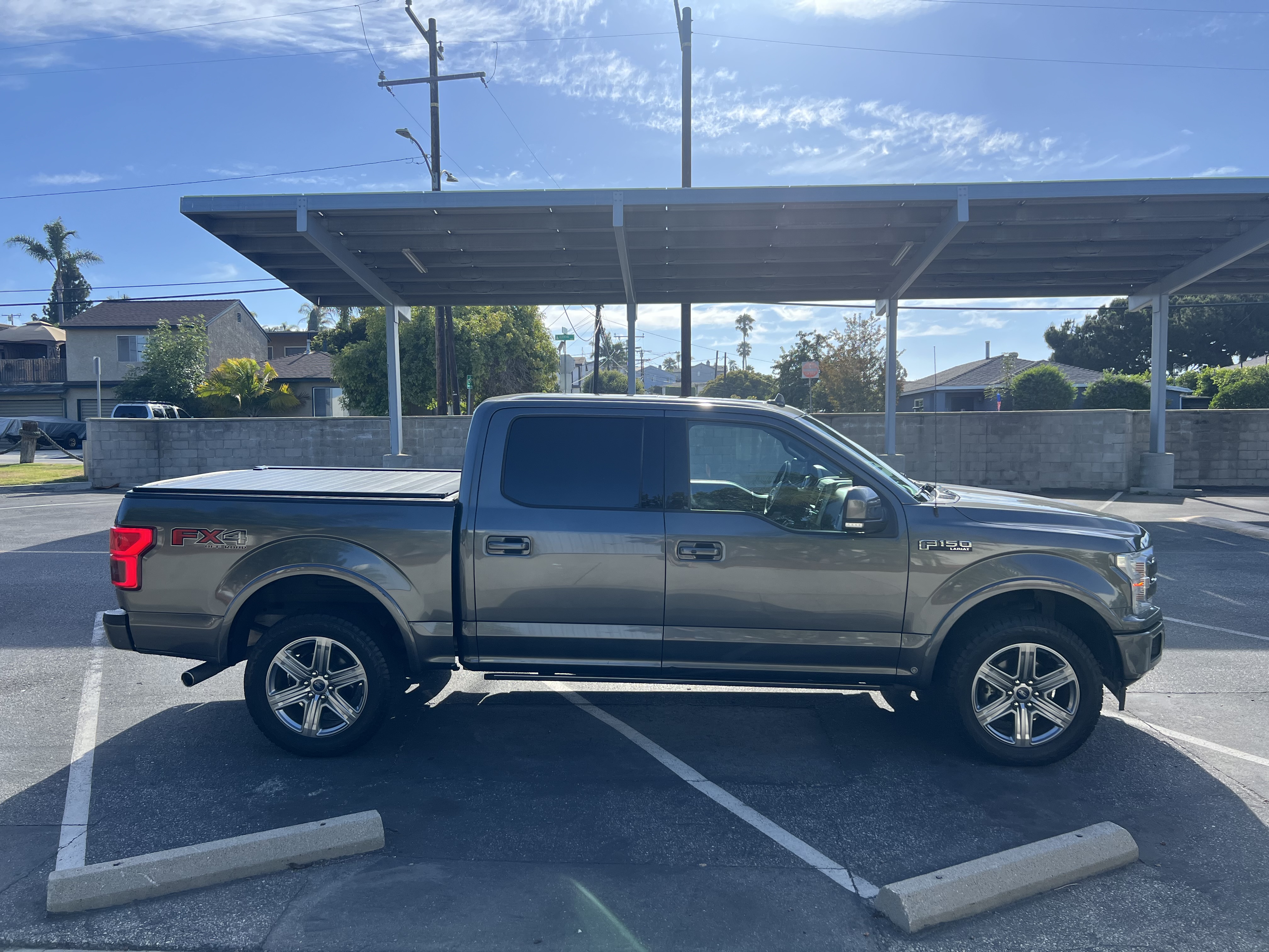 Used 2018 Ford F150 Lariat w/ Equipment Group 502A Luxury AWD/4WD image 2