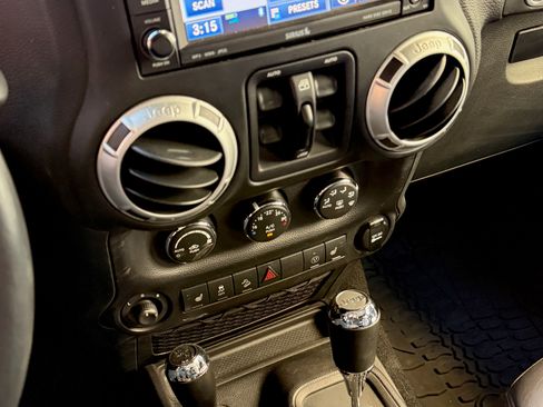 Used 2015 Jeep Wrangler Unlimited Sahara w/ Katzkin Premium Leather Group image 14