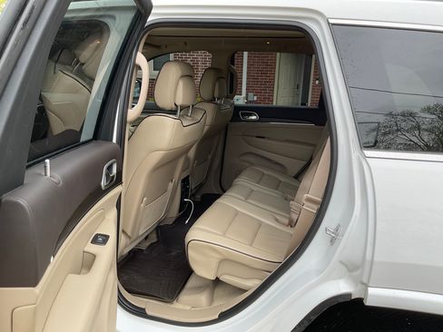 Used 2018 Jeep Grand Cherokee Overland image 6