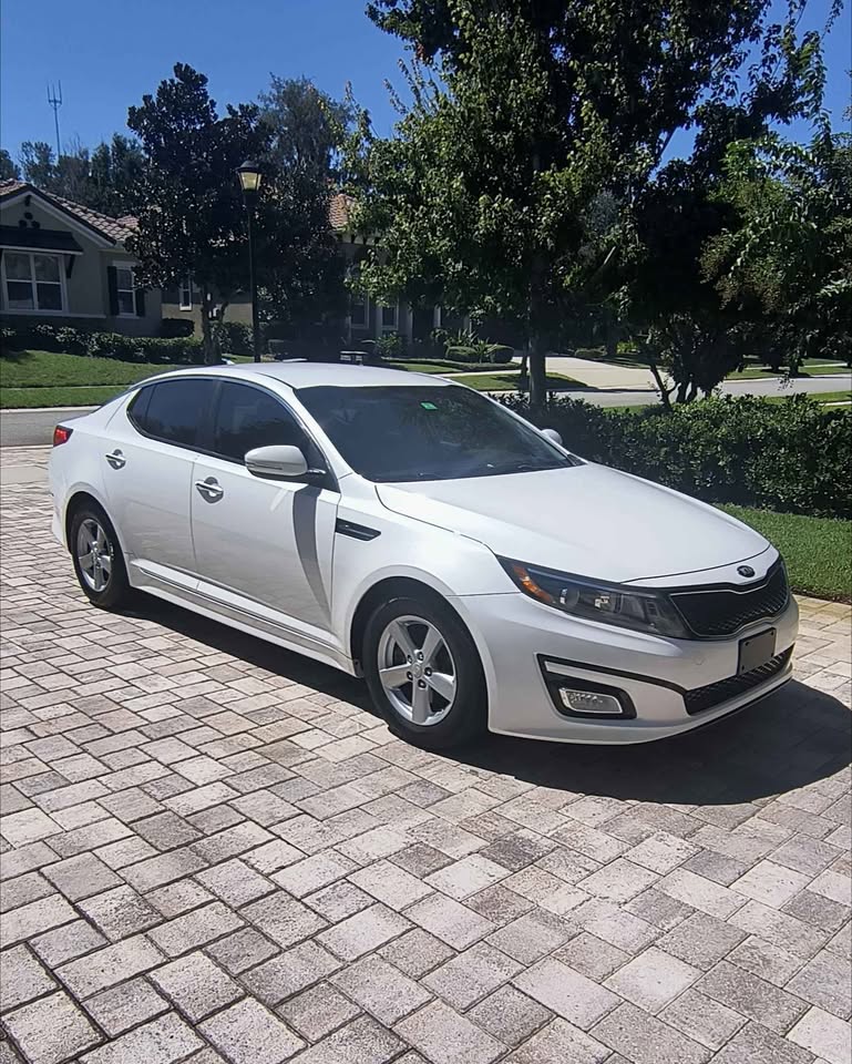 Used 2015 Kia Optima LX w/ LX Convenience Plus Package FWD image 2