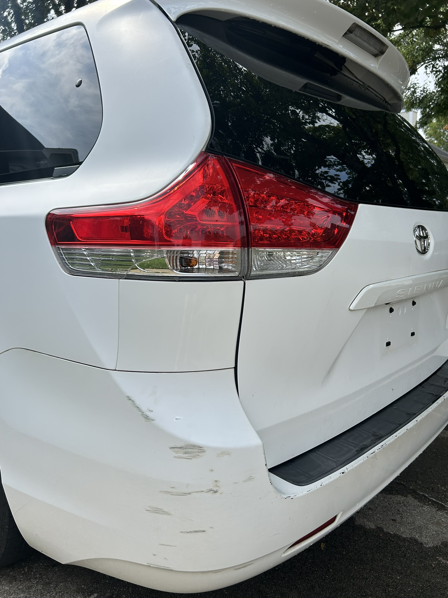 Used 2011 Toyota Sienna XLE FWD image 9