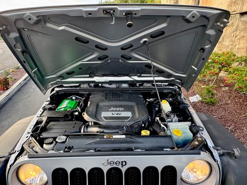 Used 2015 Jeep Wrangler Sport image 16