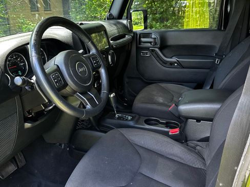 Used 2014 Jeep Wrangler Unlimited Sport w/ Quick Order Package 24S AWD/4WD image 9