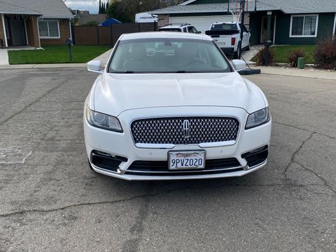 Used 2017 Lincoln Continental Select image 4