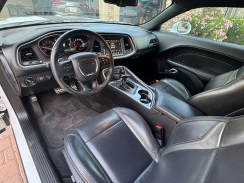 Used 2016 Dodge Challenger SXT Plus image 13